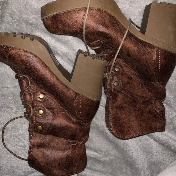 DBDH Fuzzy heeled boots - Picture 2 of 3